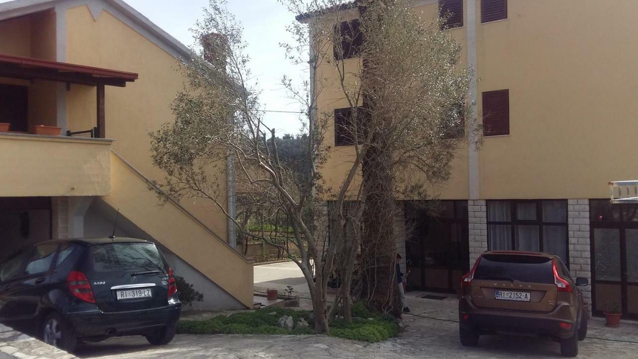 Begovi Dvori Apartment Rab Town Luaran gambar